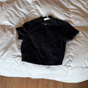 ALO Yoga Black Short Sleeve Tee